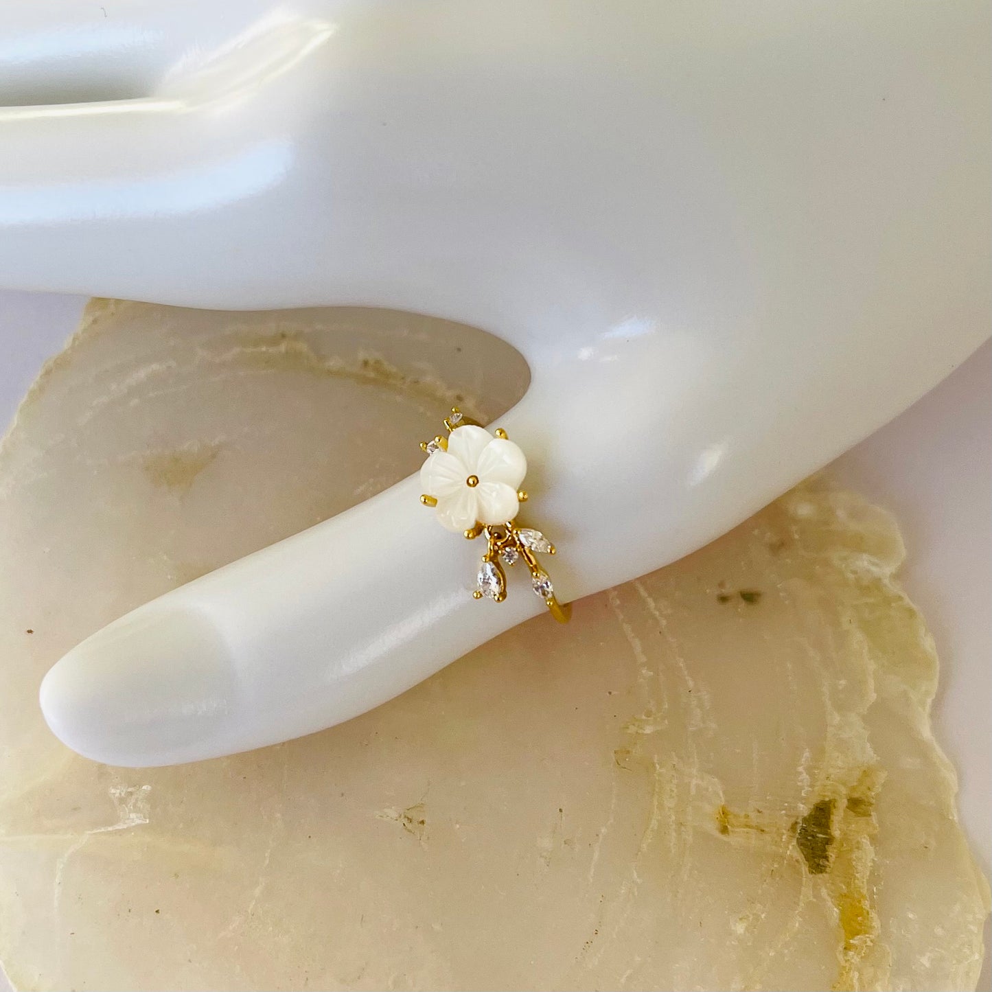 Tear Drop Flower Ring NJJR1007