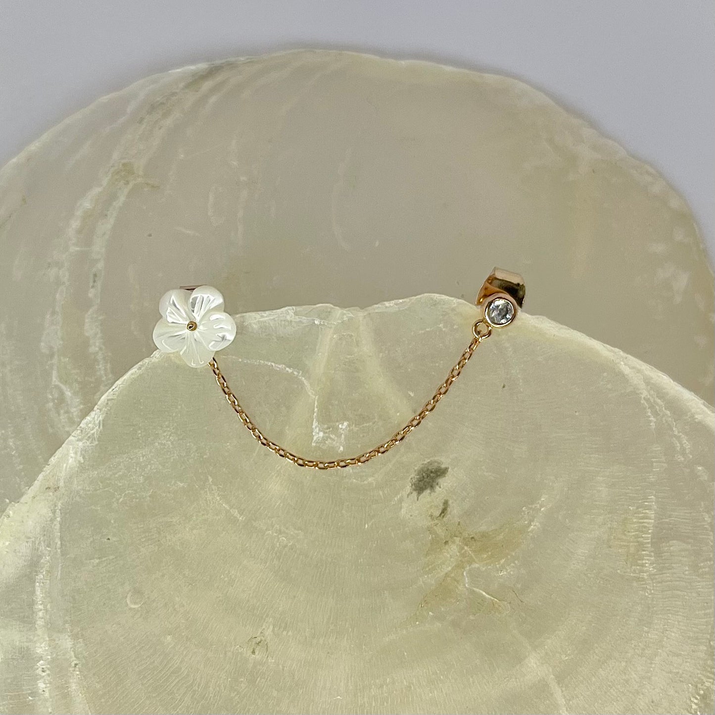 White Flower Ohrring AAEA060431