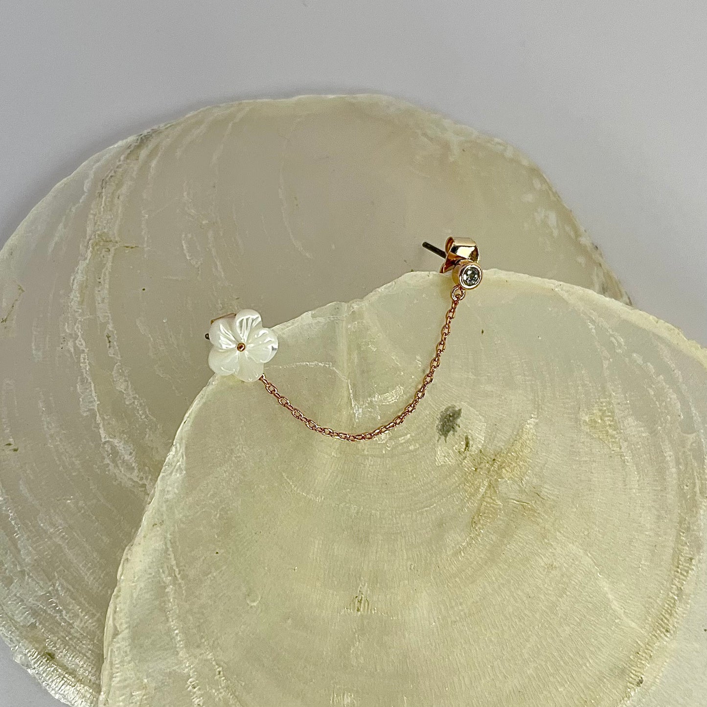 White Flower Ohrring AAEA060431