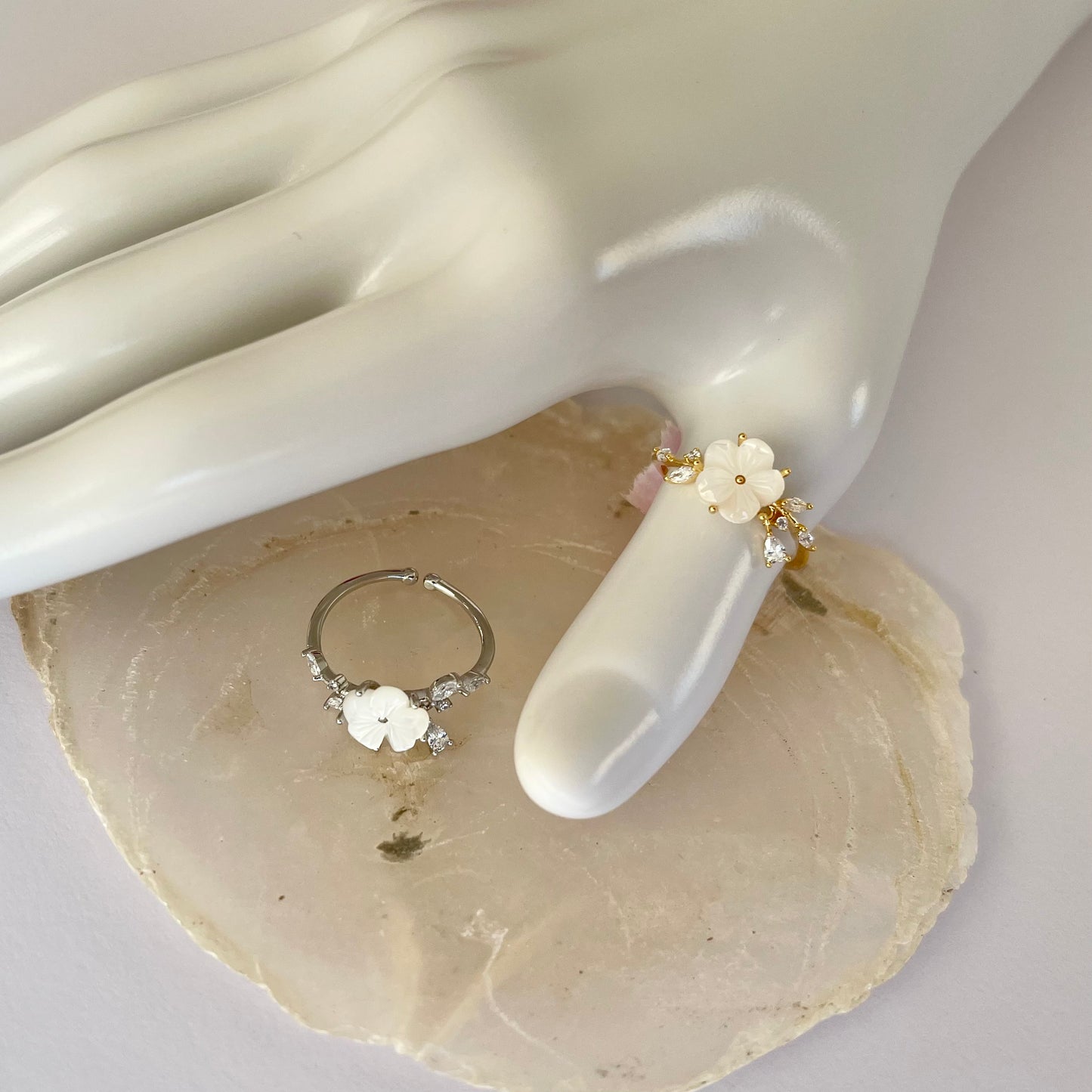 Tear Drop Flower Ring NJJR1007